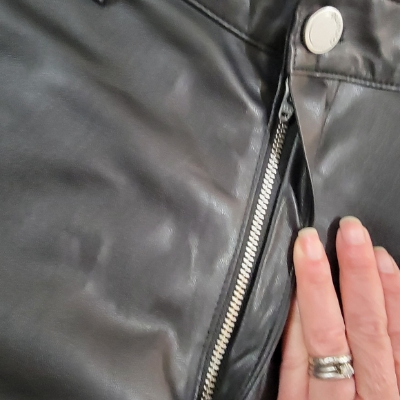 Blank NYC Black Faux Leather Shorts Flouncy Vegan Size 31 - Picture 8 of 14